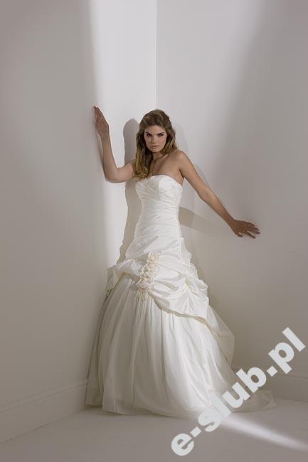 Pure Bridal Model 539